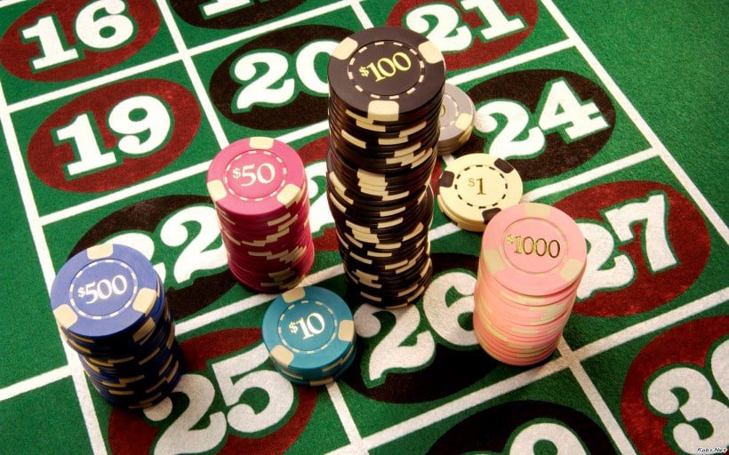 Bingo Card ပေါ်တွင် နံပါတ်များ Marked ဖြစ်နေသော Online Bingo ကစားပုံ